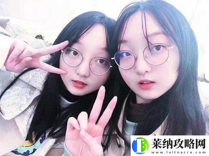 雙胞胎姐妹齊上陣許多人物
