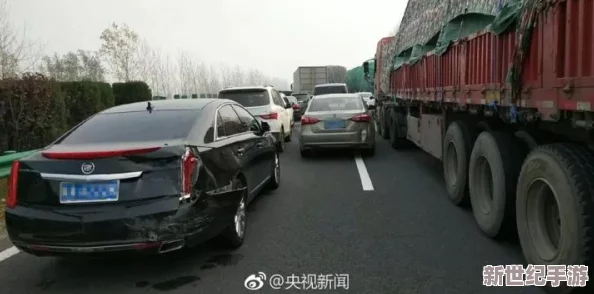 伊春園一路二路三路入口突發重大交通事故