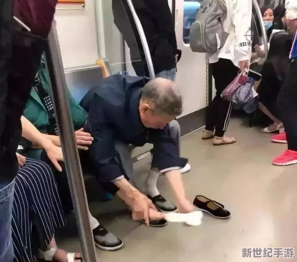 在下面塞跳蛋濕透了坐公交車高h