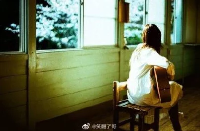 她毫不猶豫地對(duì)準(zhǔn)著粗大坐了下去心中涌動(dòng)著復(fù)雜的情感與期待